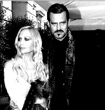 donatella versace beck divorce.